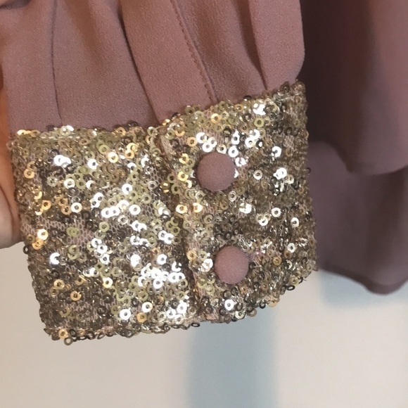 COVET mauve cold shoulder blouse with gold sequin accents size XS oversized - Picture 6 of 12
